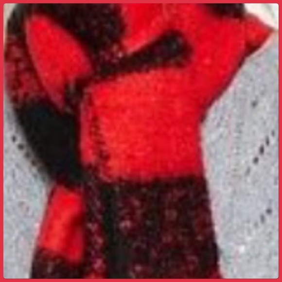 NWOT HP Victoria’s Secret red/black buffalo plaid blanket Scarf - Picture 4 of 5